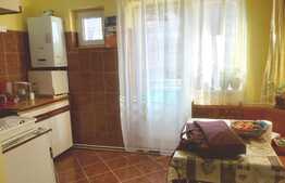 Apartament de 4 camere, 95 mp, decomandat, zona Centrala