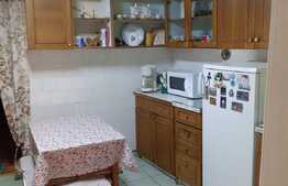 Apartament 3 camere, la curte, 71 mp, zona centrala