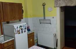 Apartament 3 camere, la curte, 71 mp, zona centrala