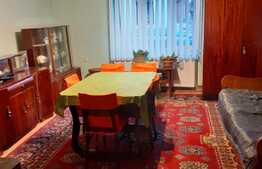 Apartament 3 camere, la curte, 71 mp, zona centrala