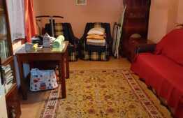 Apartament 3 camere, la curte, 71 mp, zona centrala