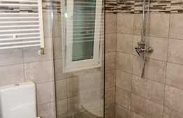 Apartament la casa, curte, 3 camere, zona Centrala