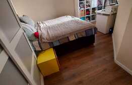 Apartament la casa, curte, 3 camere, zona Centrala