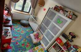 Apartament la casa, curte, 3 camere, zona Centrala