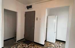 Apartament 3 camere, decomandat, zona foarte buna