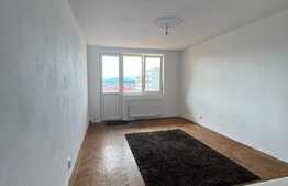 Apartament 3 camere, decomandat, zona foarte buna