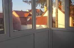 Apartament 4 camere, balcon, 67 mp, la Ciresica