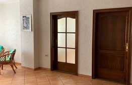 Casa cu 6 camere, 235 mp, zona Centrala