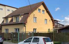 Casa cu 6 camere, 235 mp, zona Centrala