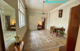 Imobil compus din doua unitati locative: apartament cu 2 camere si 1 garsoniera, in zona Istorica Sibiu