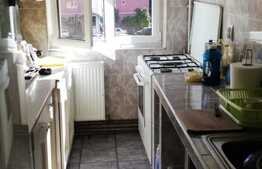 Apartament de 3 camere, 70 mp, decomandat, etaj intermediar,  Vasile Aaron 