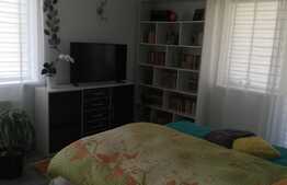 Casa 8 camere, 320 mp, teren 300 mp, parcare, zona Calea Poplacii