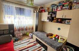 Apartament 3 camere, 64 mp, decomandat, zona Vasile Aaron