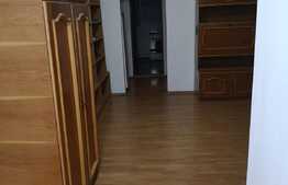 Apartament de 3 camere,86 mp, zona centrala, etaj 3. 