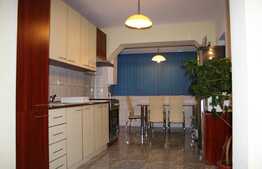 Apartament 3 camere, 90 mp, semidecomandat, in zona Tilisca 