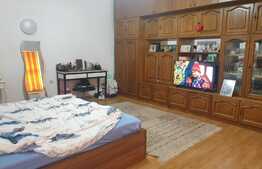 Apartament de 2 camere, decomandat, 55 mp, pivnita, zona centrala