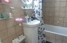 Apartament de 2 camere, decomandat, 55 mp, pivnita, zona centrala