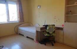 Apartament de 3 camere, 85 mp, decomandat, zona centrala