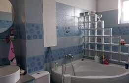 Apartament de 3 camere, 85 mp, decomandat, zona centrala