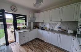 Casă superbă parte din duplex, garaj, 140 mp, în Poplaca