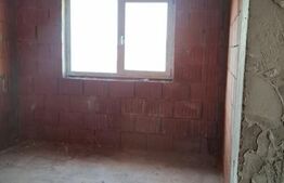 Casă spațioasă cu garaj și teren 700 mp – la roșu sau la cheie