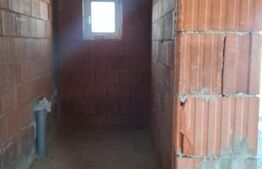 Casă spațioasă cu garaj și teren 700 mp – la roșu sau la cheie