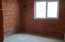 Casă spațioasă cu garaj și teren 700 mp – la roșu sau la cheie
