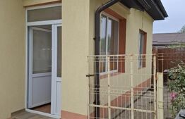 Casă renovată, 3 camere, teren 2.252 mp, anexe, acces din două străzi
