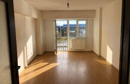 Apartament de 3 camere, etaj intermediar, decomandat, zona Obcini