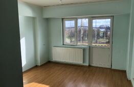 Apartament de 3 camere, etaj intermediar, decomandat, zona Obcini