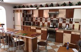 Apartament de 4 camere, 85 mp, etaj intermediar, zona Burdujeni