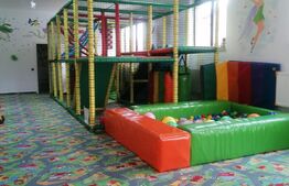 Spațiu comercial, Open space, 255 mp, cu vitrina, zona Obcini