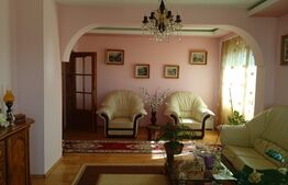 Casa cu 14 camere si teren de 1080 in Moara zona Galeria