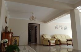 Casa cu 14 camere si teren de 1080 in Moara zona Galeria