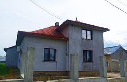 Casă individuală 4 camere, 110 mp utili și 7000 mp de teren,  în zona Mitocu Dragomirnei