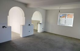 Casa duplex de 84 mp si 300 mp teren in zona Tisauti, la semifinisat