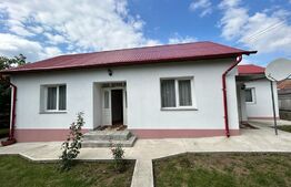 Casa batranesca , 80 mp utili , 800 mp teren , zona Plopeni 