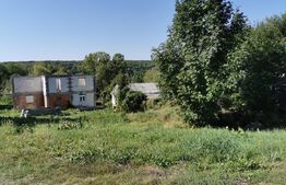 Casa individuala de 360 mp cu 2800 mp teren, zona Adancata