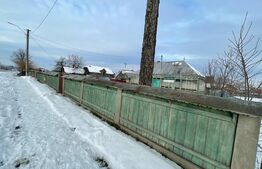 Casă individuală - 71 mp  + anexe, total 2.400 mp, în Drăgușeni