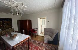 Casa si spatiu magazin, in Padureni, Siret 