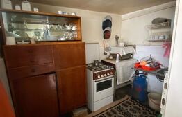 Casa si spatiu magazin, in Padureni, Siret 