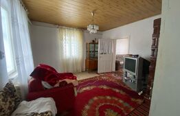 Casa si spatiu magazin, in Padureni, Siret 