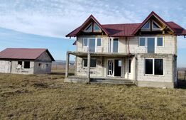 Casa si garaj la roșu în Costâna, Todirești, Suceava