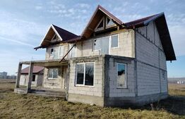 Casa si garaj la roșu în Costâna, Todirești, Suceava