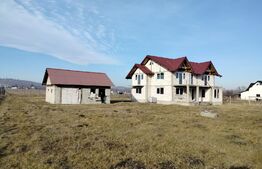 Casa si garaj la roșu în Costâna, Todirești, Suceava