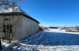 Casa batraneasca , teren 1000 mp, zona Călinești
