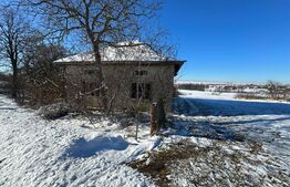 Casa batraneasca , teren 1000 mp, zona Călinești