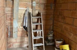 Casa la Rosu , Plopeni , zona Aeroportului 