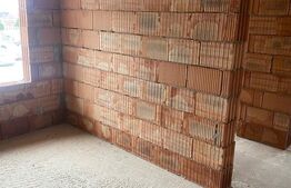 Casa la Rosu , Plopeni , zona Aeroportului 