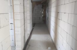 Casa la rosu Stroiesti